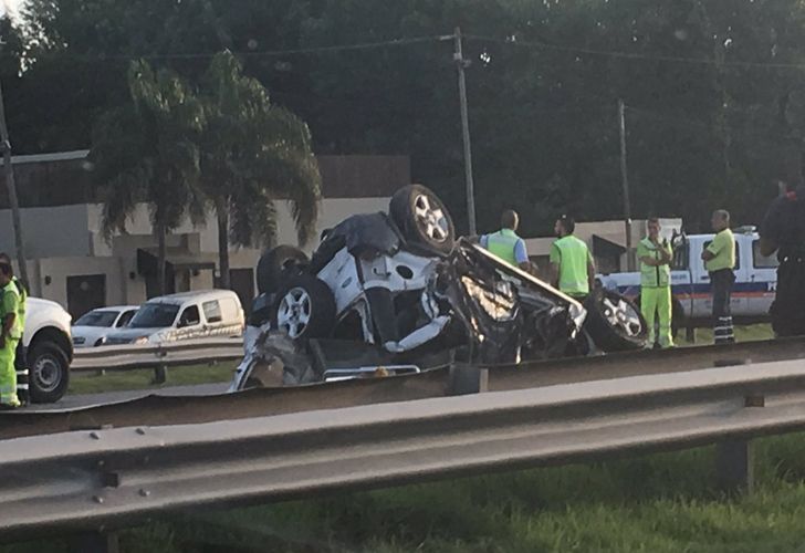 Fatal choque en la Ruta 9 entre dos camiones, dos autos y un micro