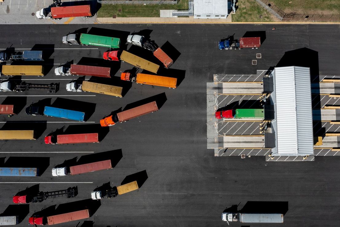 La OCDE advierte que el mundo enfrenta tensiones comerciales y peligros de deudas
