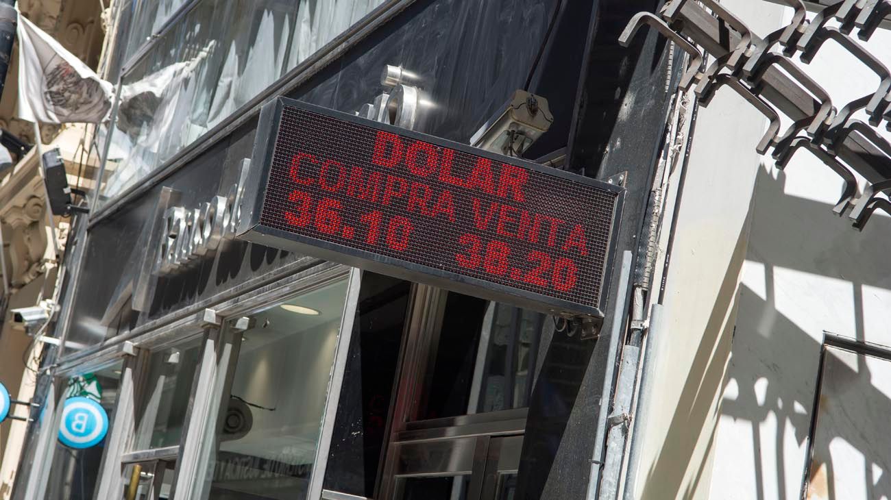 Crece la oferta privada de dólares y el BCRA ya absorbió US$ 390 millones