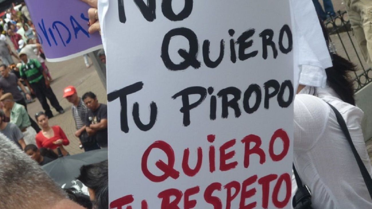 Avanza en el Congreso un proyecto para castigar el acoso callejero