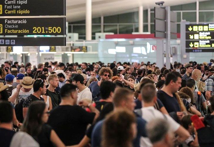 Caos en aeropuertos del mundo por caída de los sistemas de check-in