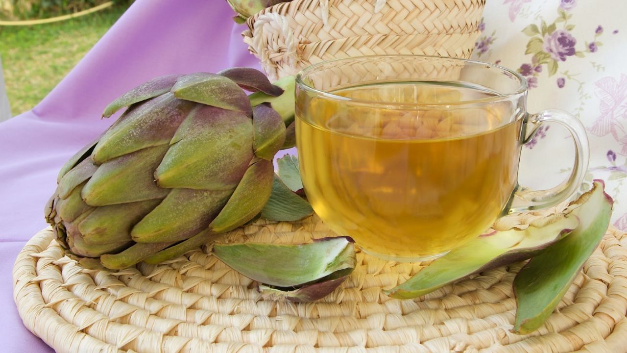 Té de alcaucil: descubren los beneficios secretos para el organismo de este brebaje