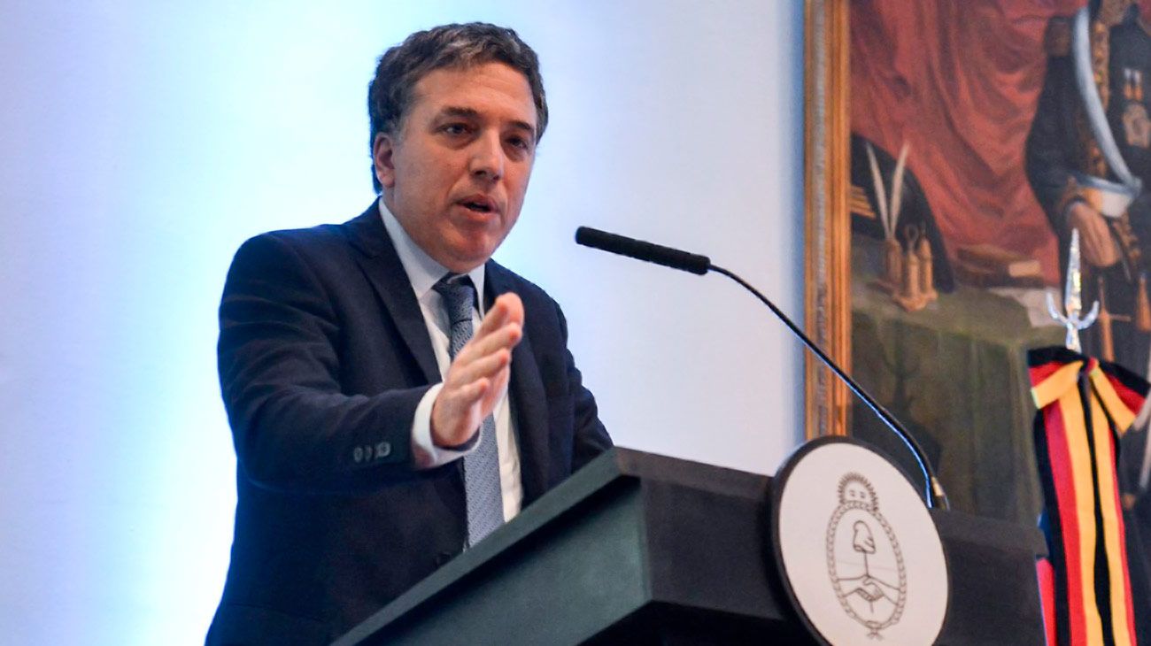 Dujovne recorta las subastas de dólares del Banco Central