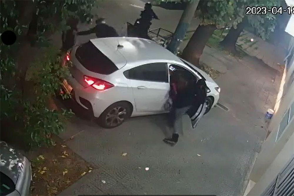 Violento robo motochorro en Villa Luzuriaga: detuvieron a dos adolescentes