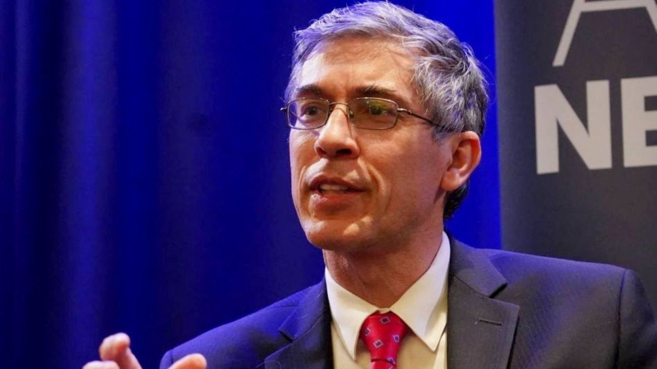 Agustín Etchebarne: "La educación argentina enseña a tirar piedras cuando tenés bronca"