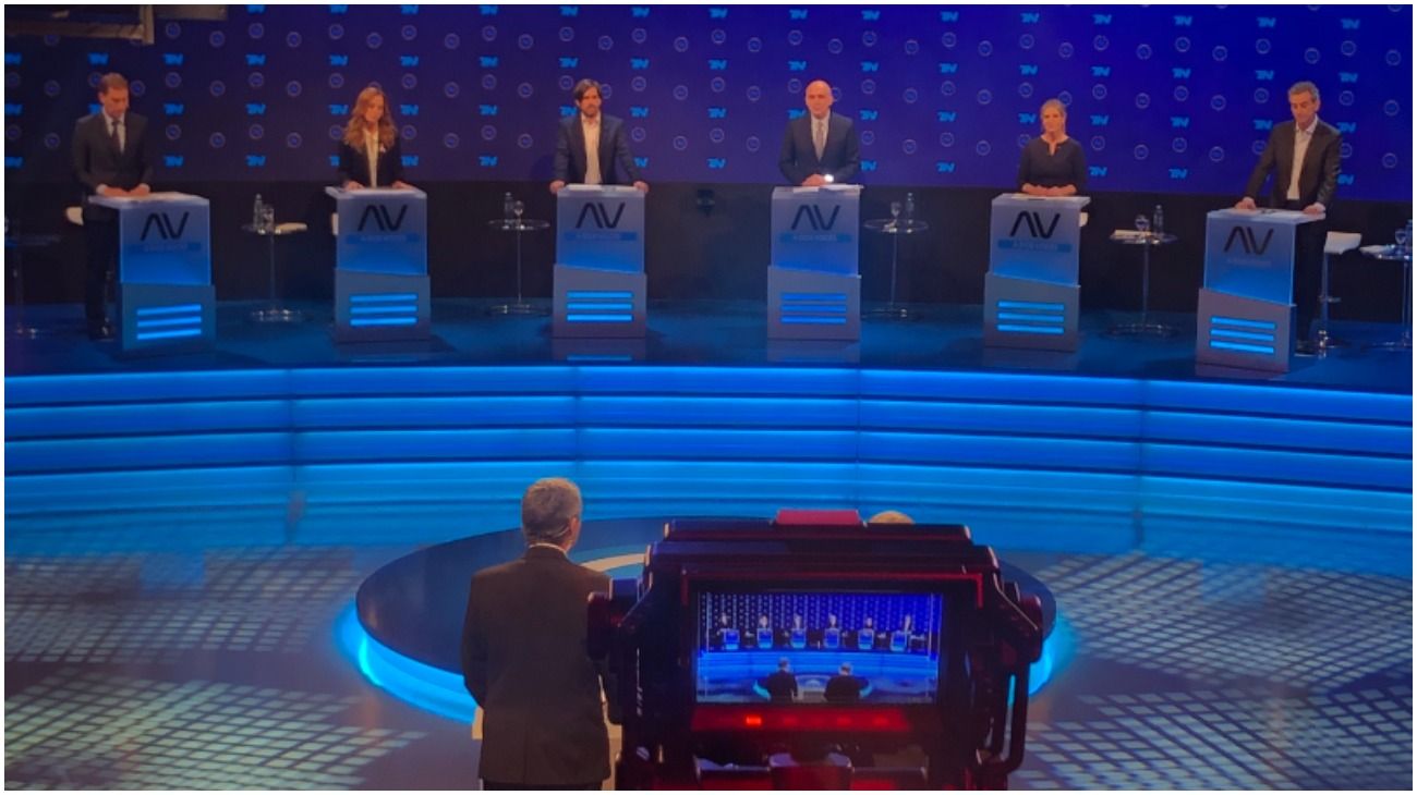 Cruces, chistes y análisis del debate bonaerense: todo lo que no se vio en escena