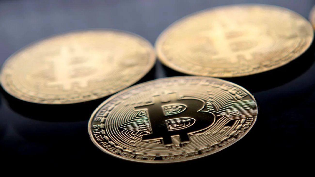 Volúmenes históricos: con la caída de las bolsas del mundial, inversores compran criptomonedas