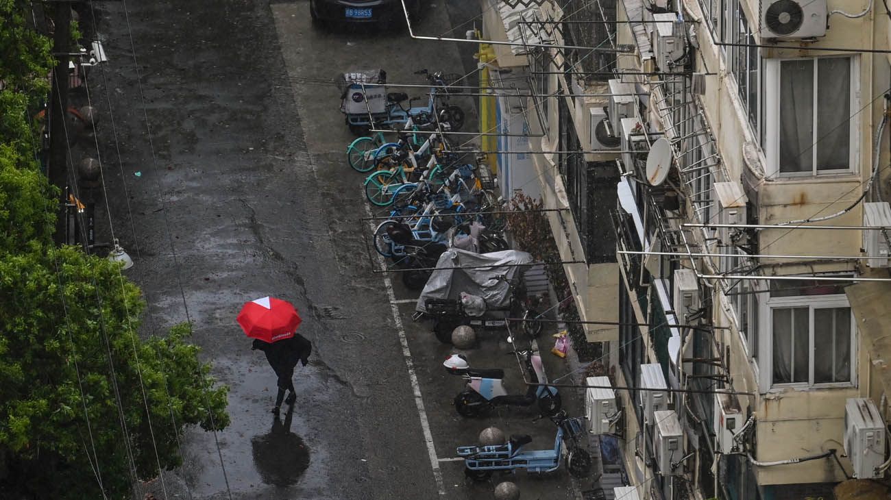 China permitirá que ocho ciudades acorten tiempos de cuarentena por Covid