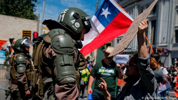 Cámara baja de Chile suspende a ministro del Interior