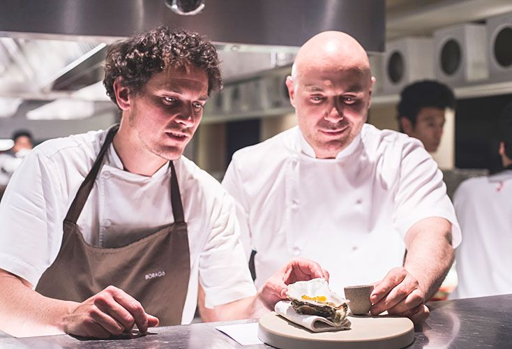 Los chefs se juntan para cocinar a ‘cuatro manos’ y atraer más clientes