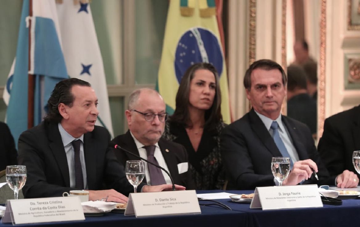 Bolsonaro y Macri reflotan la idea de una moneda única