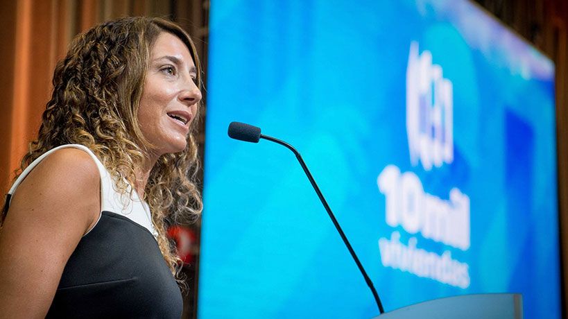 "Los primeros tres meses de vida iba con mi bebé a trabajar": la ministra que combina familia y función pública