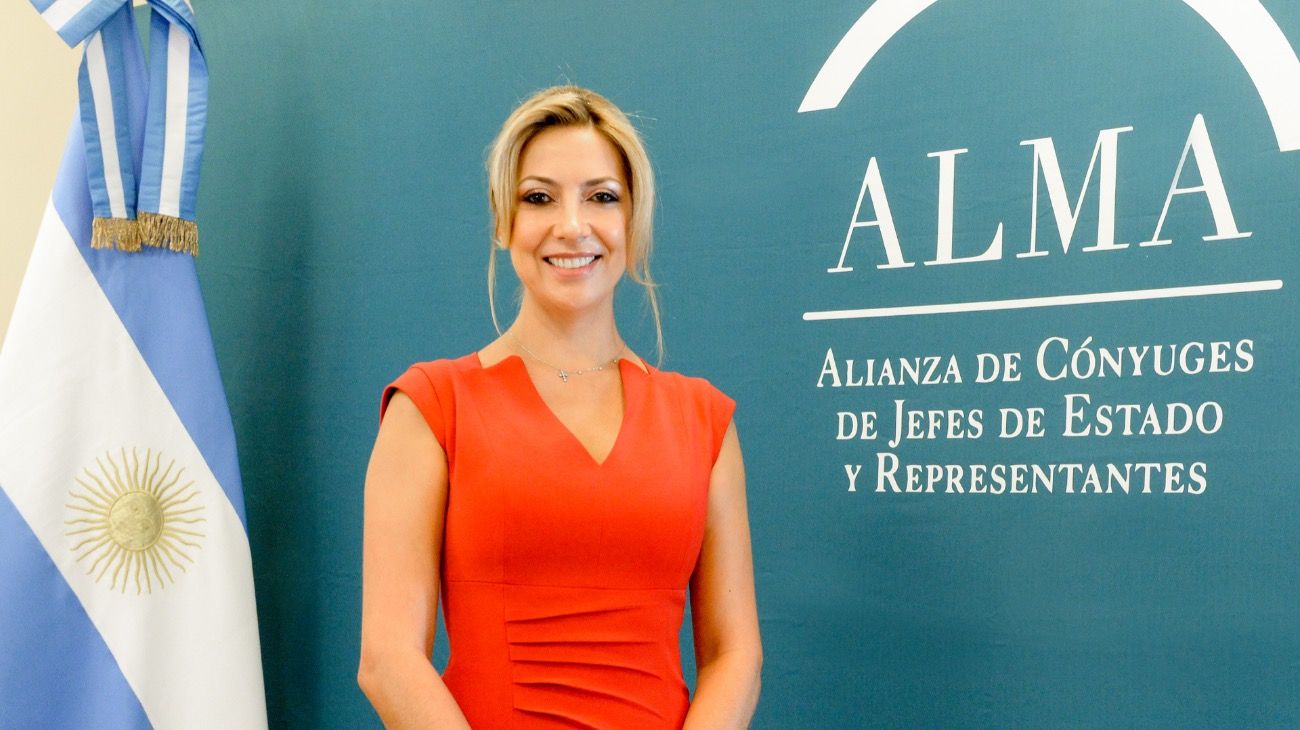 Fabiola Yañez mantuvo un encuentro virtual con primeras damas de Latinoamérica
