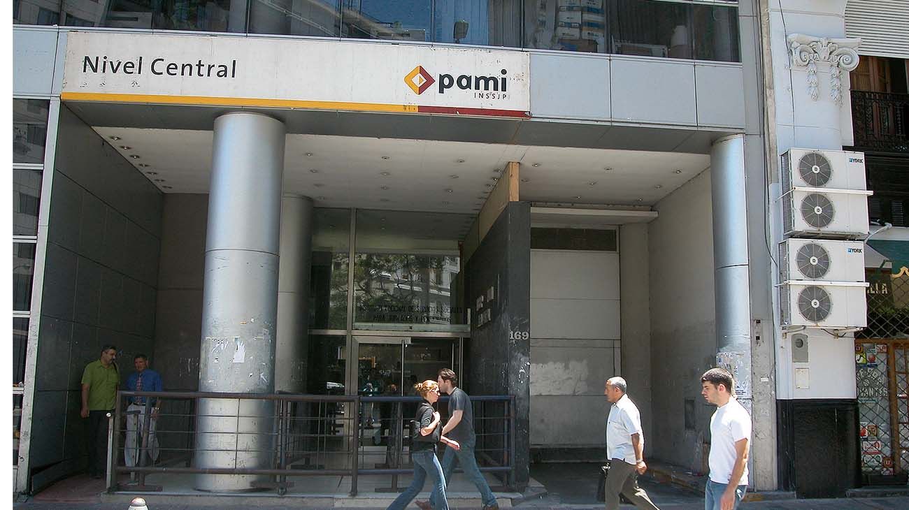 El PAMI apunta a recortar otros 2 mil millones de pesos por mes