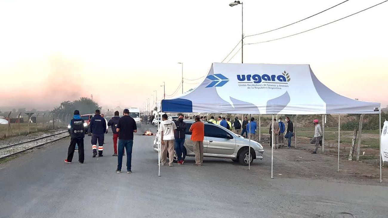 Paritarias: aceiteros y recibidores de granos paran por 24 horas en los puertos de todo el país