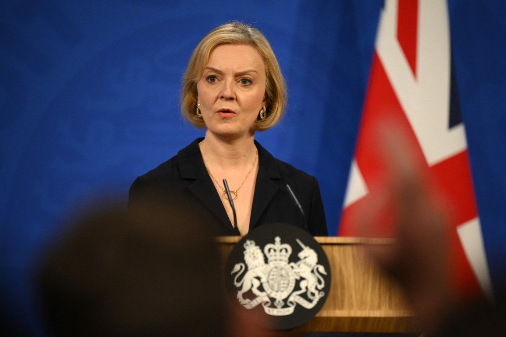 Liz Truss, un "fantasma" en caída libre: podría ser reemplazada por Boris Johnson