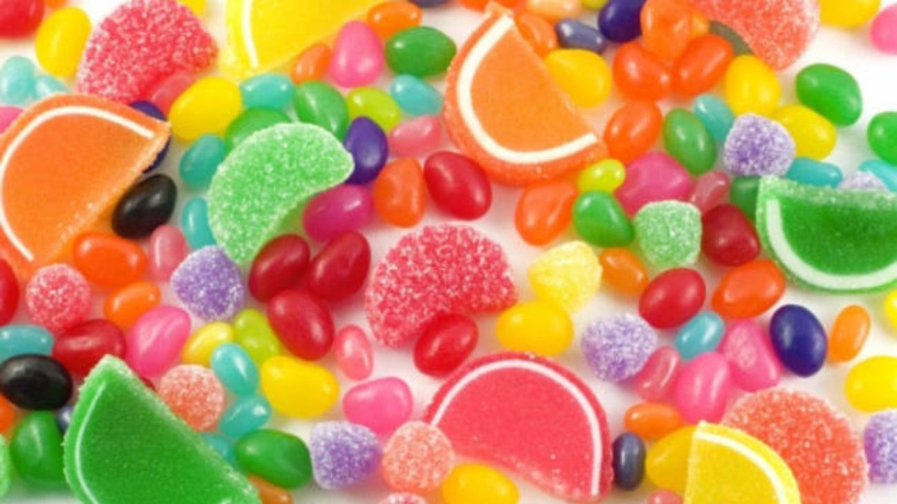 La Anmat prohibió una marca de golosinas y varios productos cosméticos