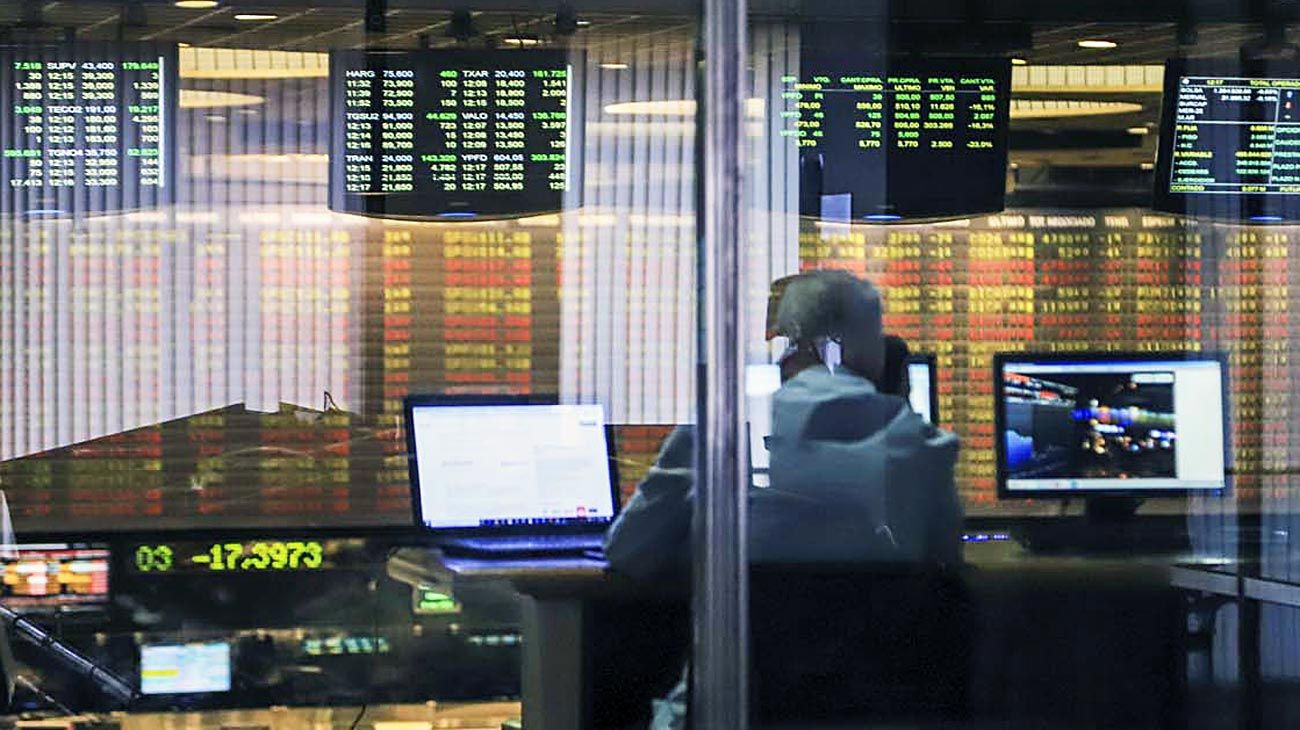 Animarse a invertir en pesos: bonos que nadie mira