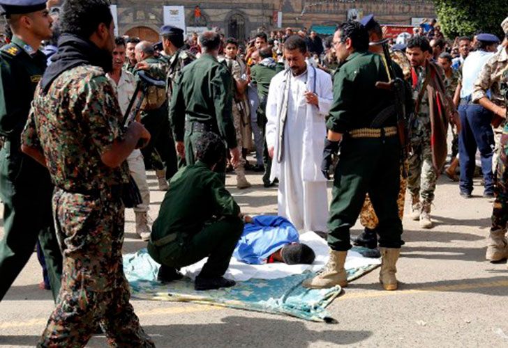Video | Ejecutan en Yemen en una plaza pública a un violador