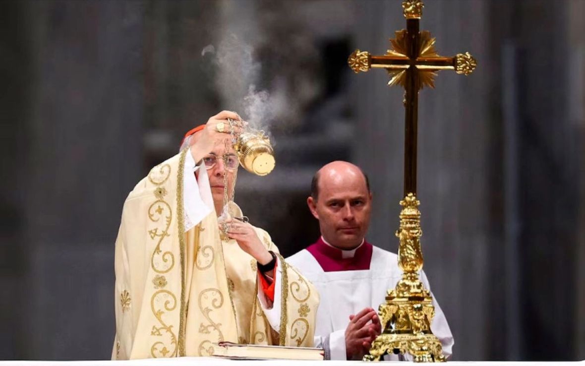 "Habemus Papam": quién es Dominique Mamberti, el cardenal que lo anunciará al mundo