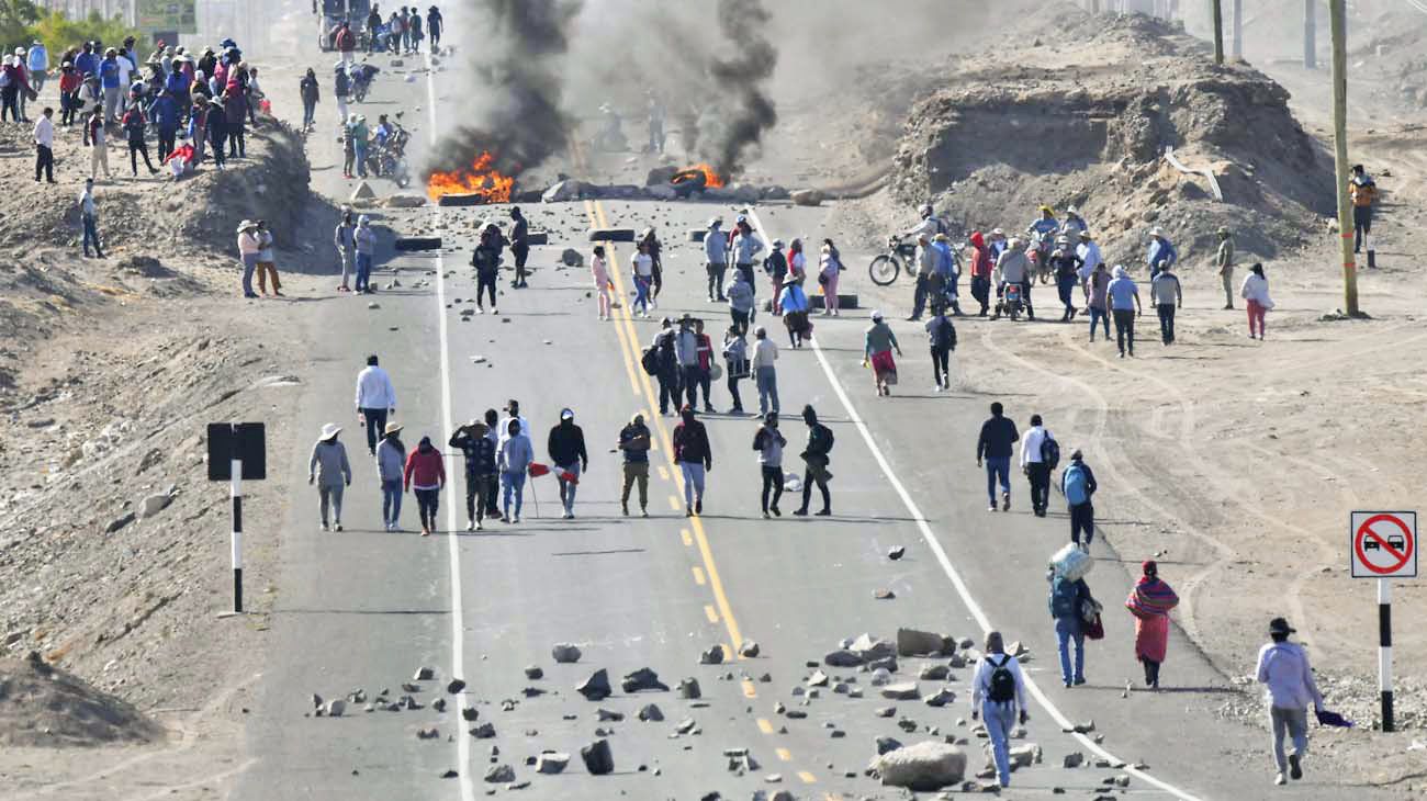 Las protestas ahondan la presión para la renuncia de la presidenta peruana