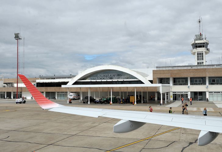 Avión sobrevoló casi al ras un campo en la zona sur de Rosario