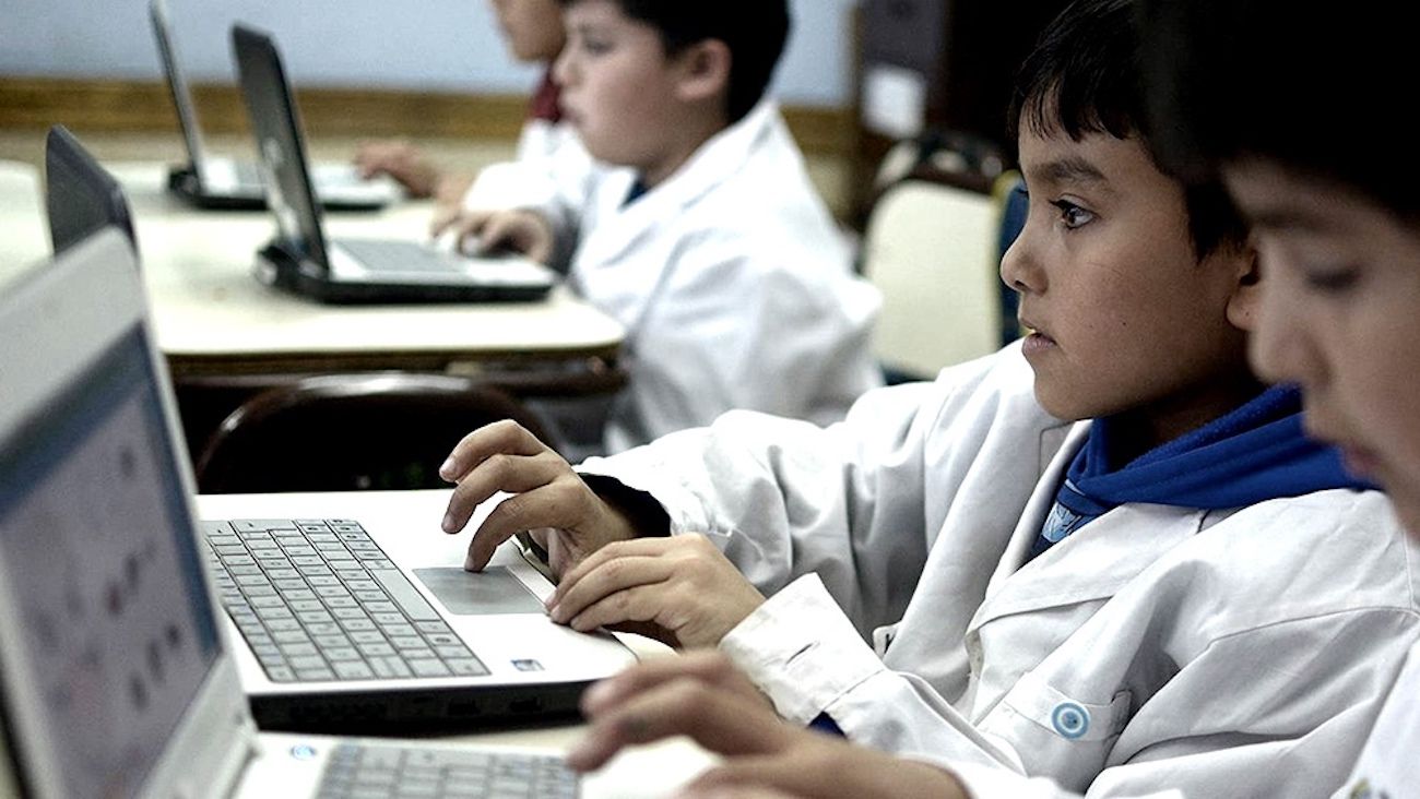 El 66,2% de los estudiantes asiste a escuelas con gestión escolar informatizada