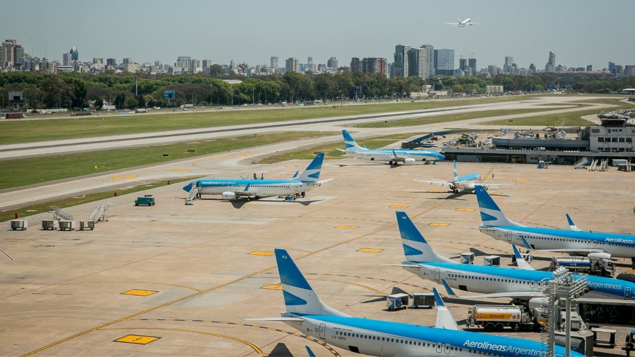Aumenta el turismo emisivo: por cada turista que llega al país, 2,3 argentinos viajaron al exterior en 2025