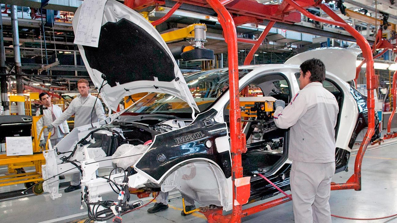Crisis automotriz: Stellantis reduce producción en El Palomar por desplome exportador