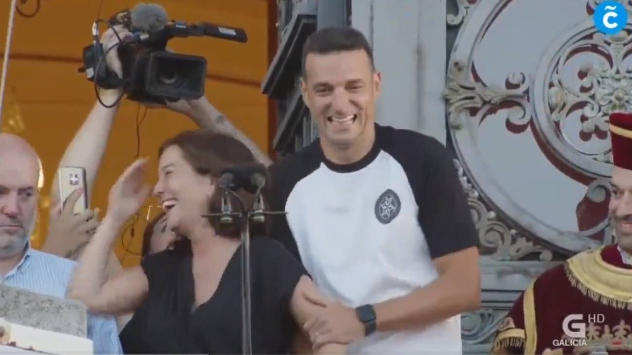 Blooper imperdible durante un homenaje a Lionel Scaloni: lo confundieron con Messi