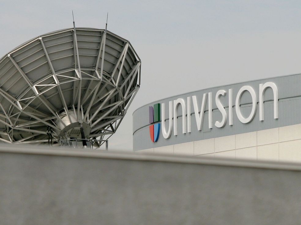 Hemisphere Media se retira de subasta por Univision