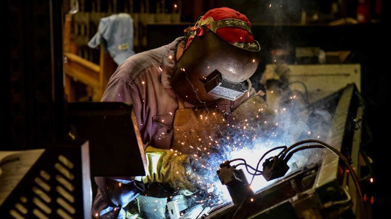 La actividad económica cayó 0,7% interanual en septiembre, según el INDEC