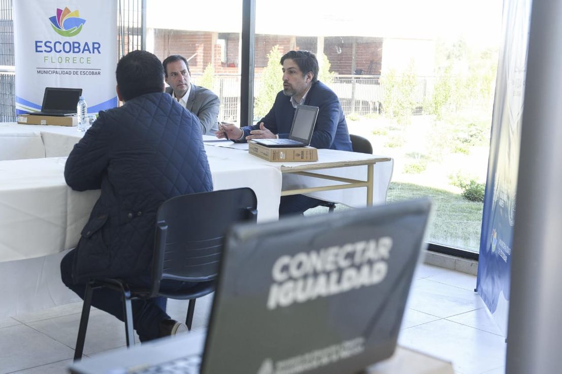 Continúa la entrega de netbooks y tablets para alumnos de escuelas secundarias