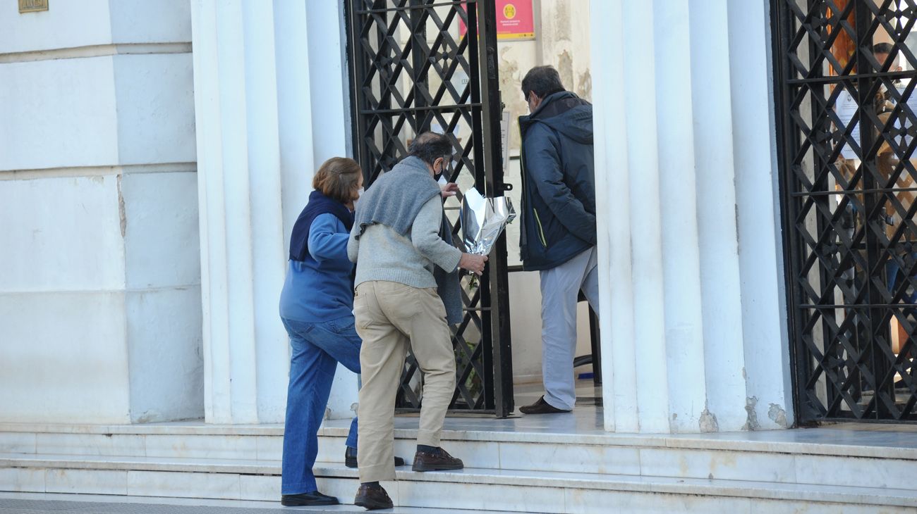 Los cementerios de la Ciudad reabrieron para visitas con protocolos