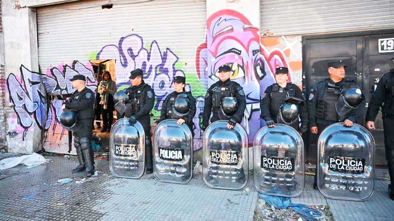 Desalojan un inmueble tomado en el barrio de Villa Crespo
