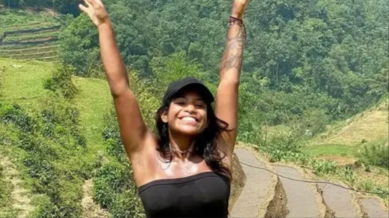 Murió la turista brasileña que estaba atrapada dentro de un volcán activo en Indonesia