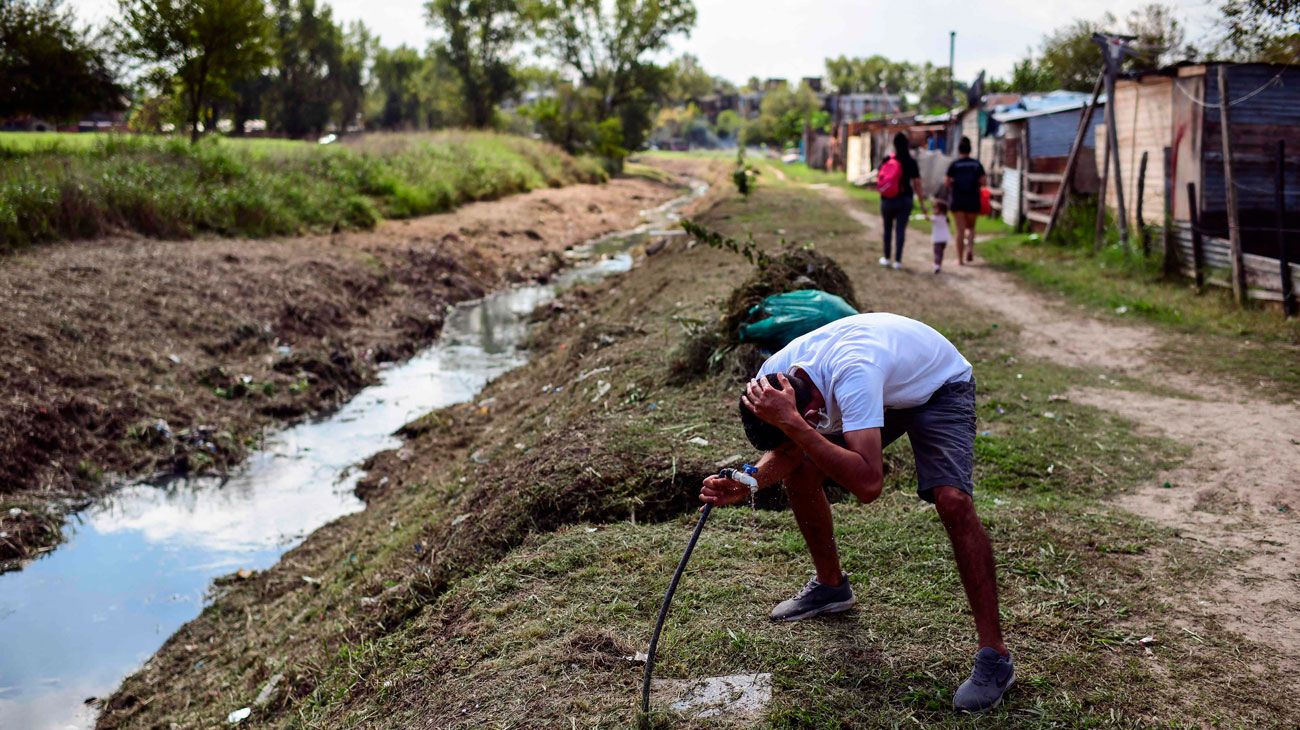 Más personas viven en zonas inundables o cerca de basurales