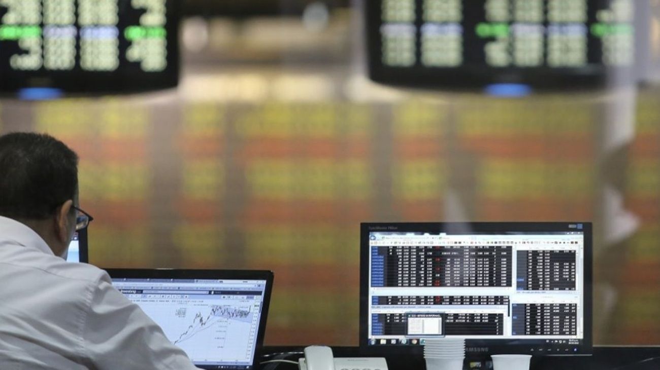 El Merval cerró con leve suba pero sin referencias por feriados en EE.UU. y Brasil