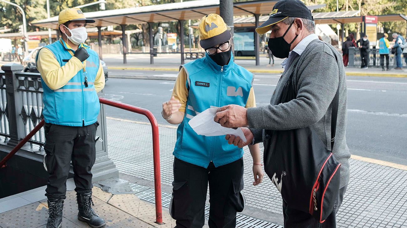 Coronavirus en Ciudad y GBA: refuerzan los controles en colectivos y trenes