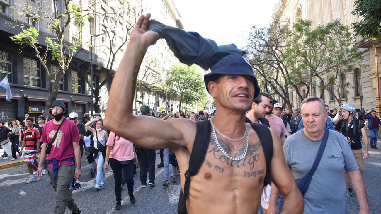 Marcha piquetera: las fotos del primer gran desafío al "ajuste" de Milei y al protocolo de Bullrich