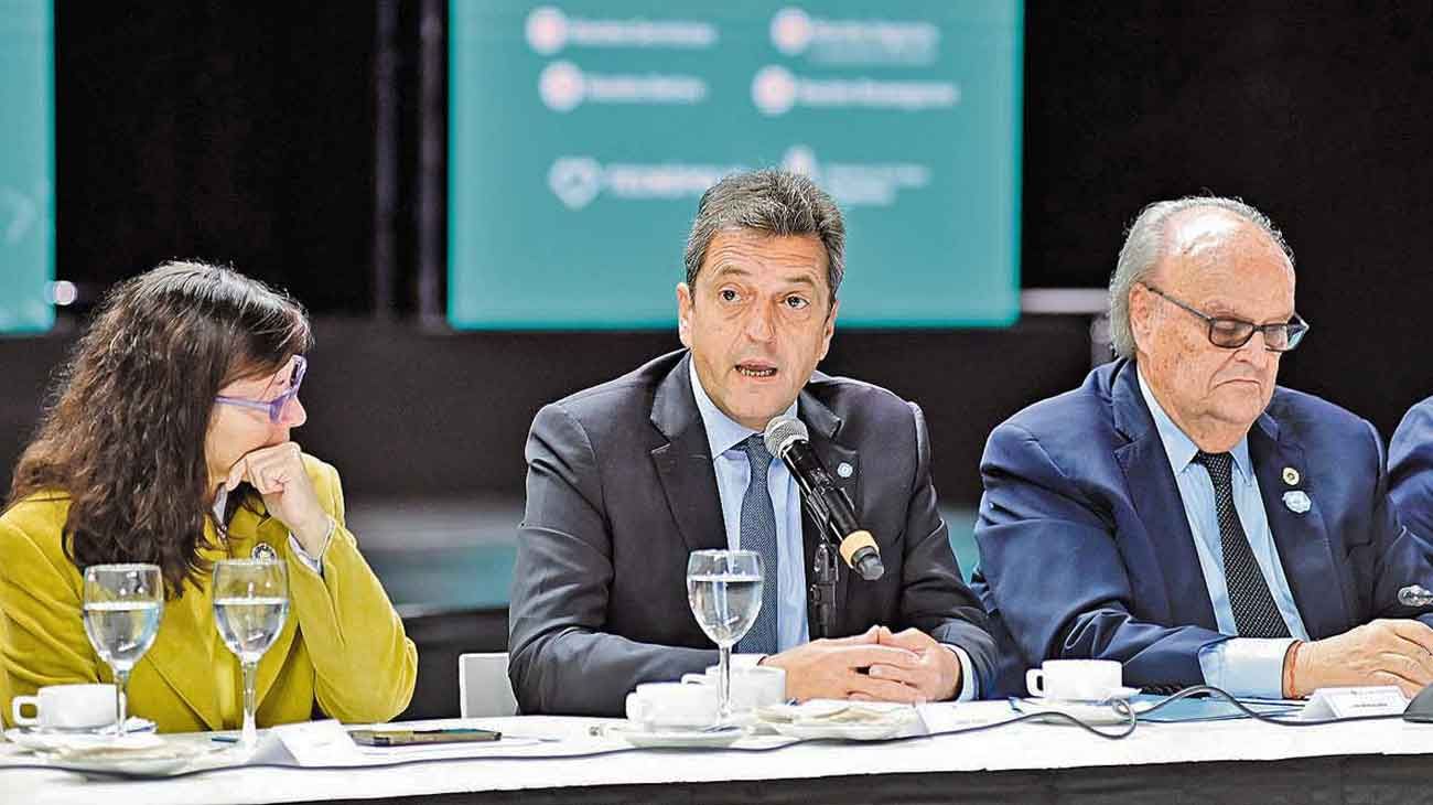 Massa, junto a Batakis, dio nueva asistencia financiera para pymes
