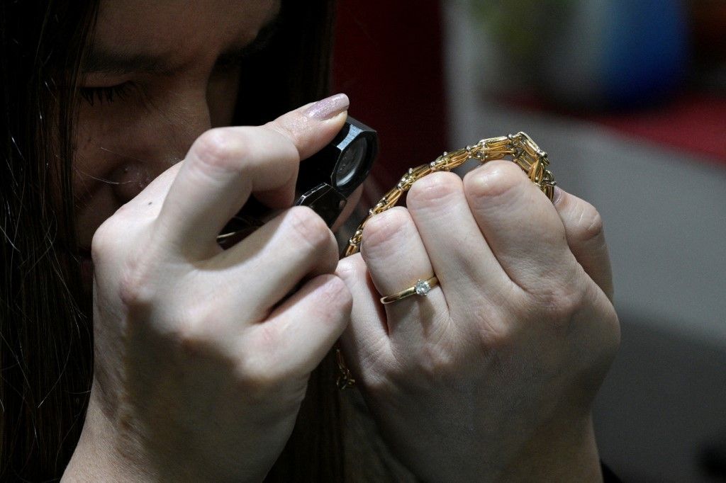 El negocio que le gana a la crisis: vender "las joyas de la abuela" para llegar a fin de mes