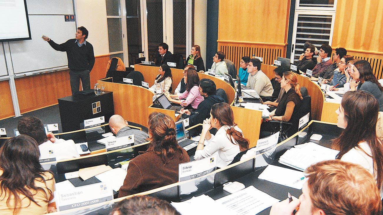 Escasa presencia de docentes con dedicación exclusiva