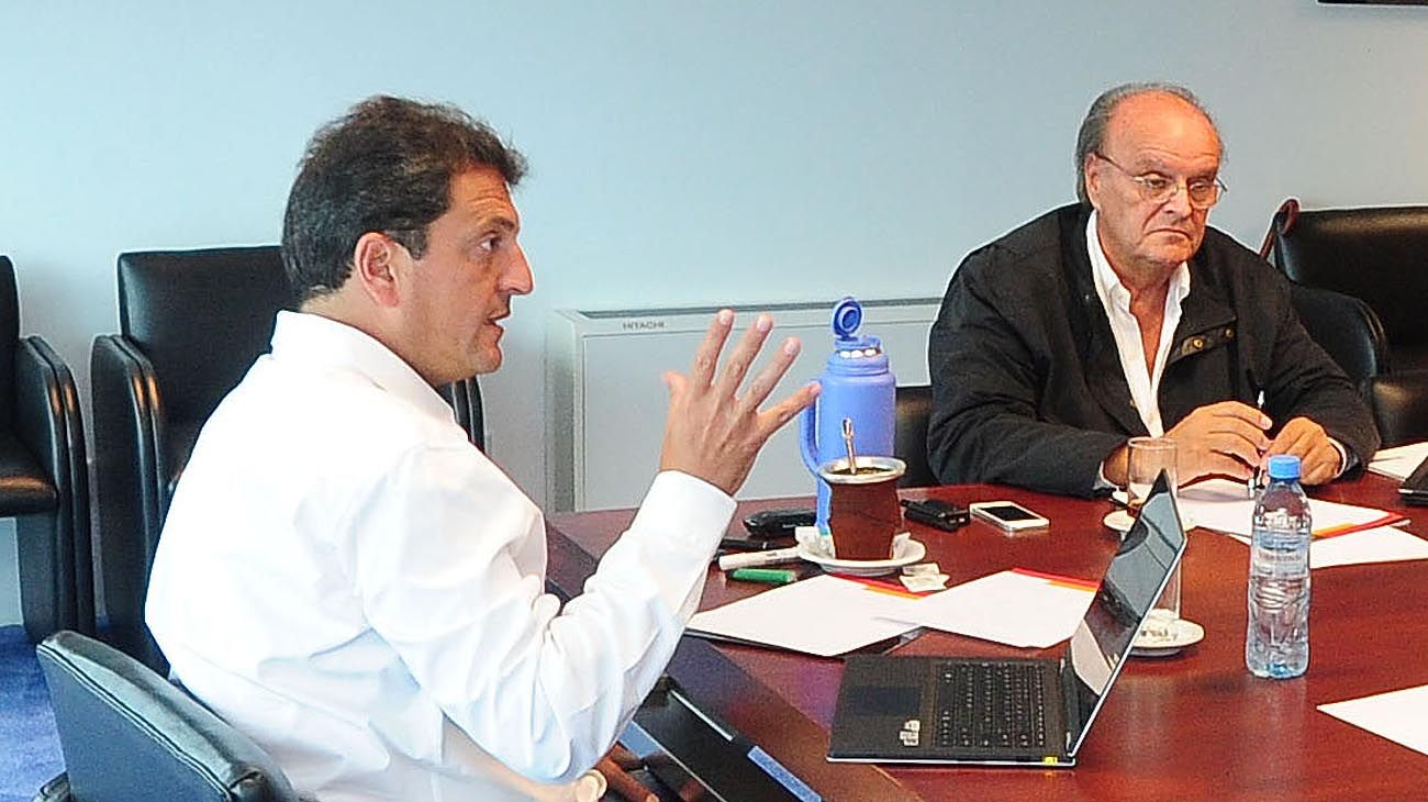 De Mendiguren, voz massista: "No compartimos que se debata la interna en público"