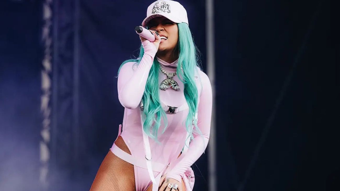 Luego de romperla en los Billboard, nos visita Karol G