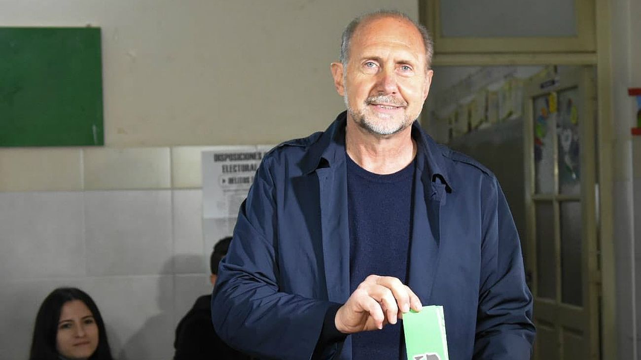 Vencedor en Santa Fe, el peronista Omar Perotti prometió "poner de pie a la provincia"