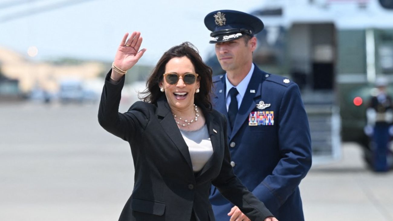 Un "incidente de salud anómalo" retrasó unas horas el vuelo de Kamala Harris a Hanoi