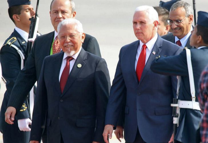Con el anuncio de Trump sobre Siria, Mike Pence abandonó un banquete en Perú