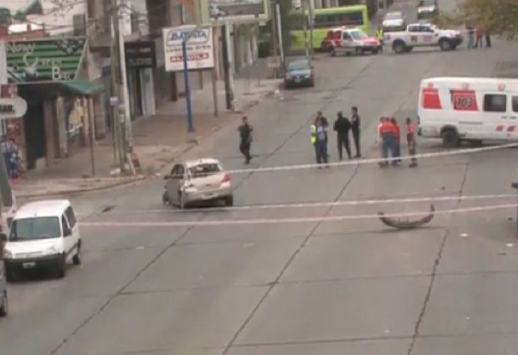 Picada mortal: pierde el control del auto y atropella a seis chicos