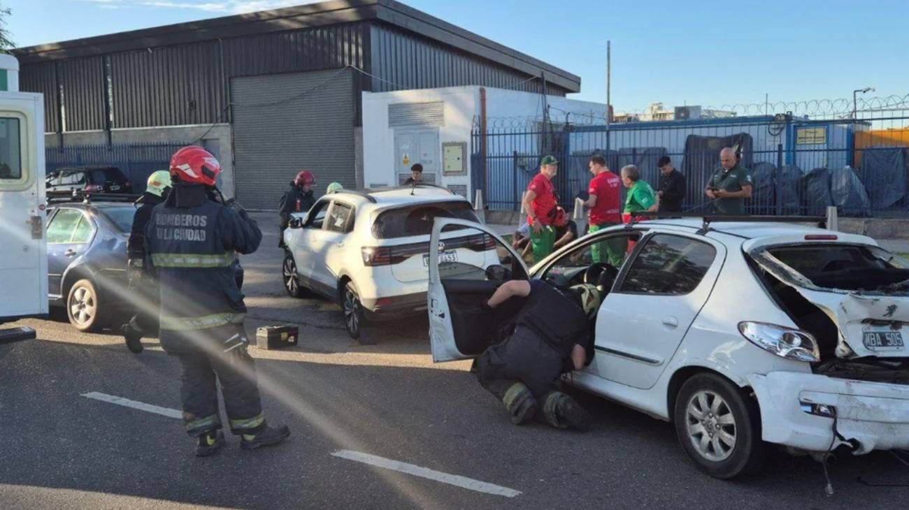 Un choque múltiple en la Costanera porteña dejó a un herido en el Pirovano
